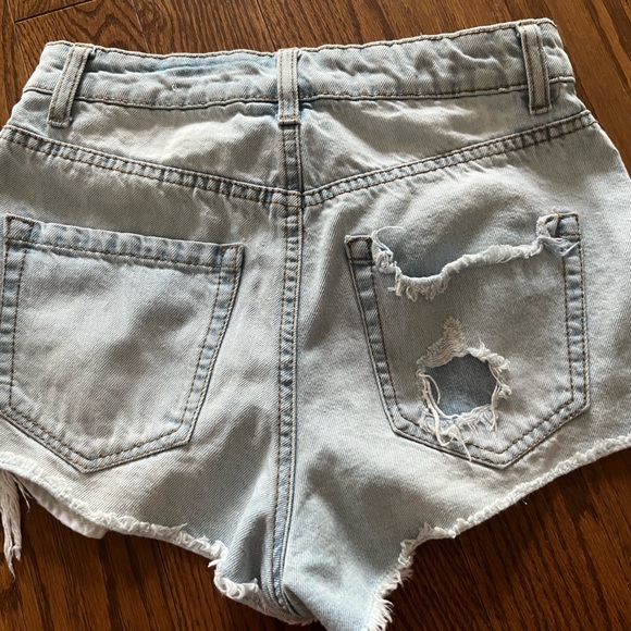Fashion Nova high waisted denim jean shorts - Picture 2 of 2